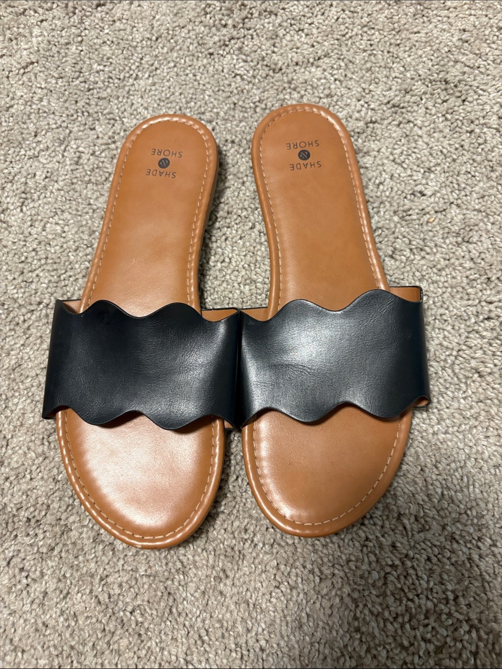 Shade & Shore Black Wavy Strap Slide Sandals with Tan Footbed